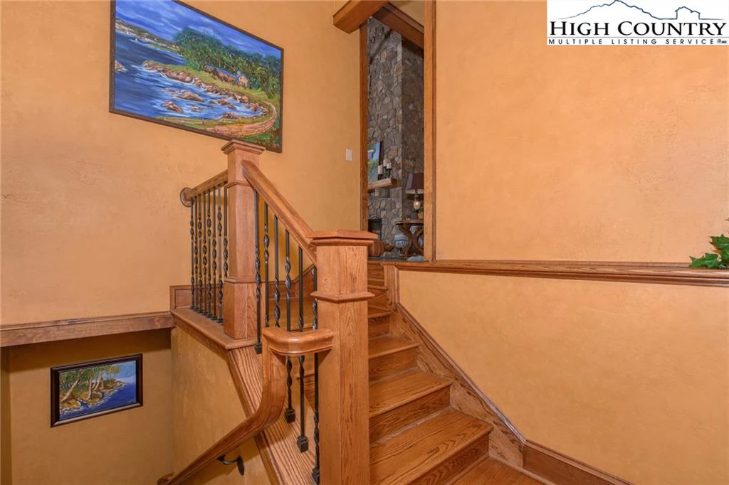 Image number 13 for the current listing