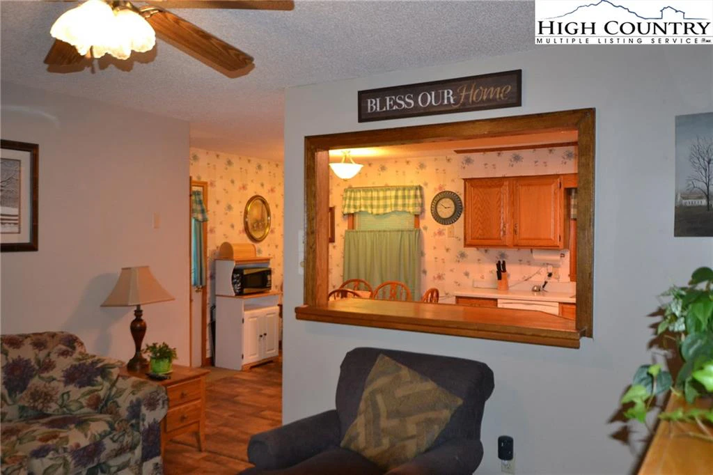 Image number 12 for the current listing