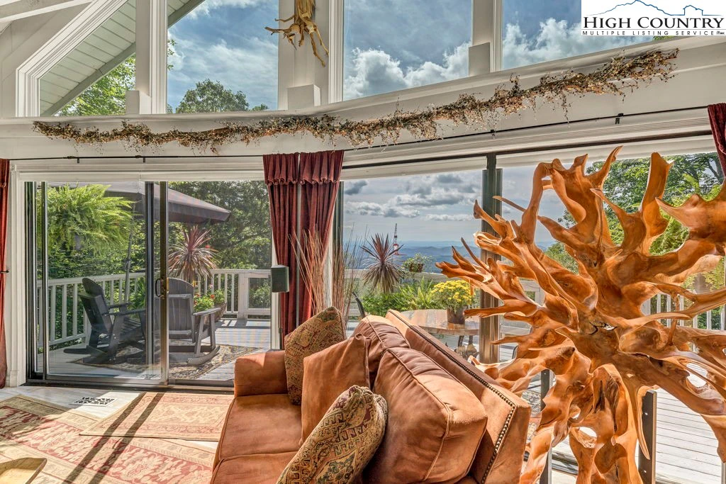 Image number 10 for the current listing