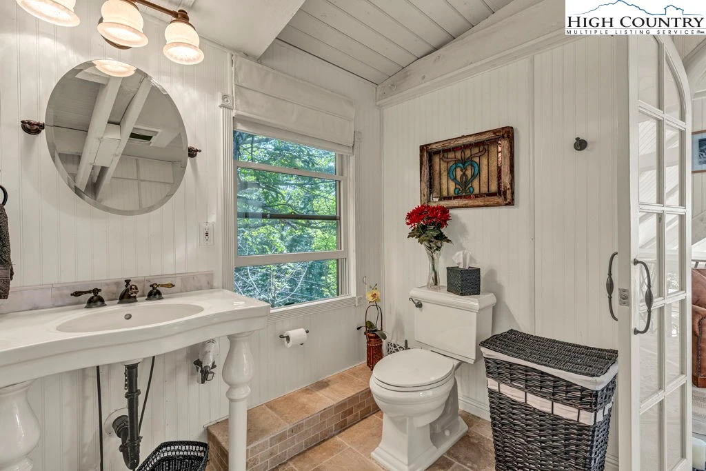 Image number 2 for the current listing