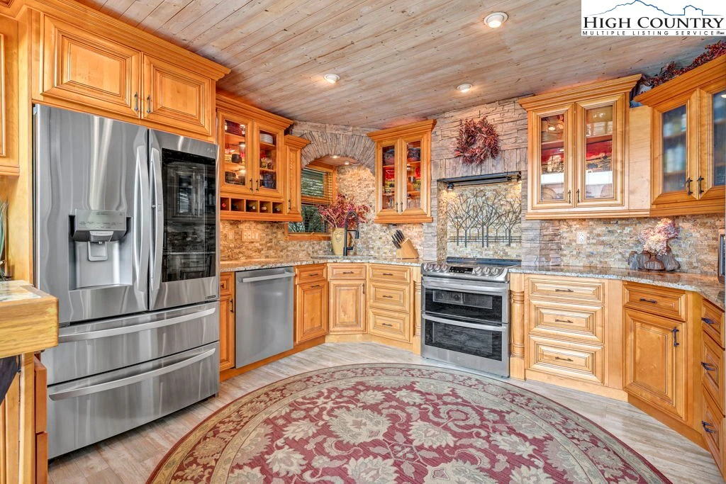 Image number 13 for the current listing