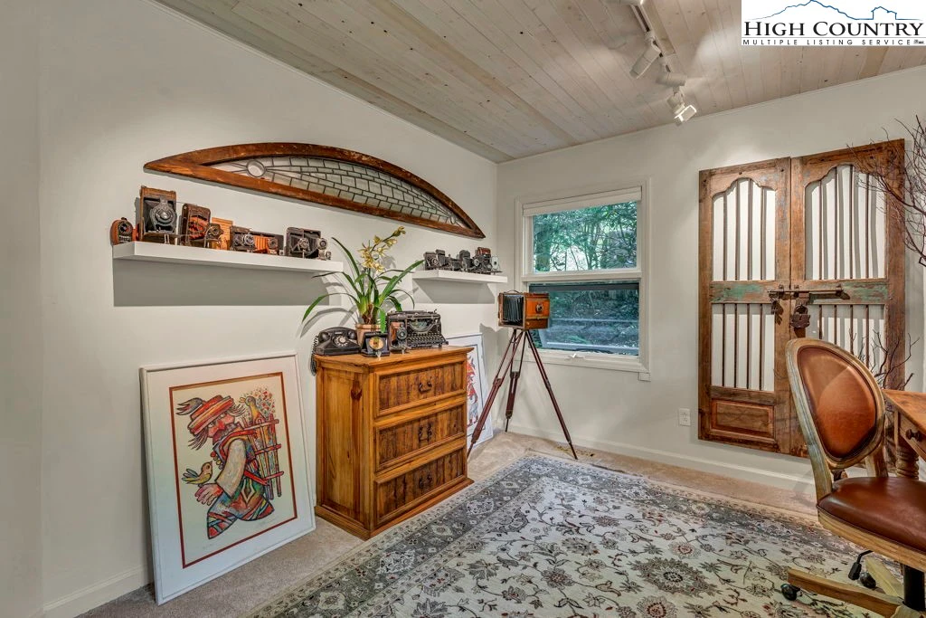 Image number 20 for the current listing