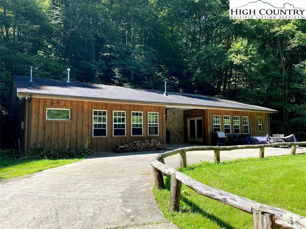 Image number 1 for the current listing