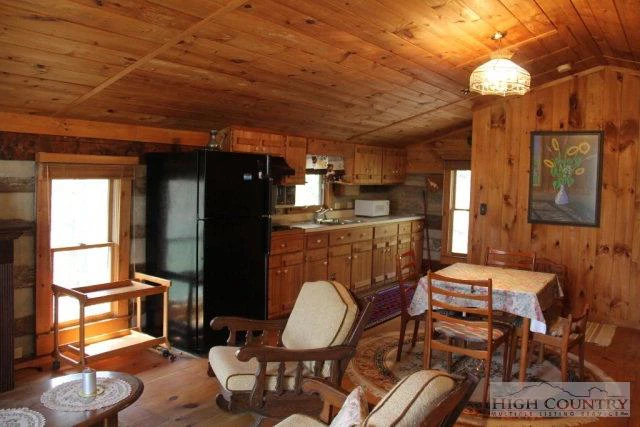 Image number 16 for the current listing
