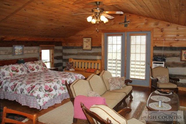 Image number 15 for the current listing