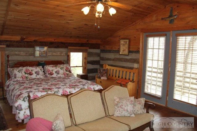 Image number 14 for the current listing
