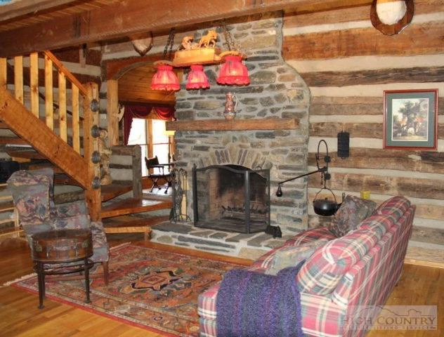 Image number 5 for the current listing