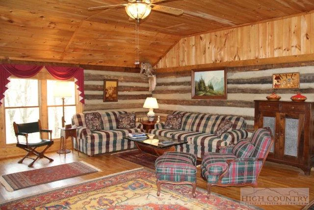 Image number 4 for the current listing