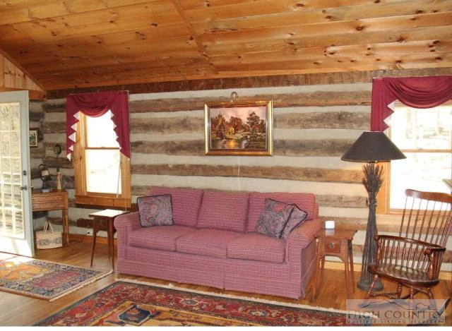 Image number 3 for the current listing