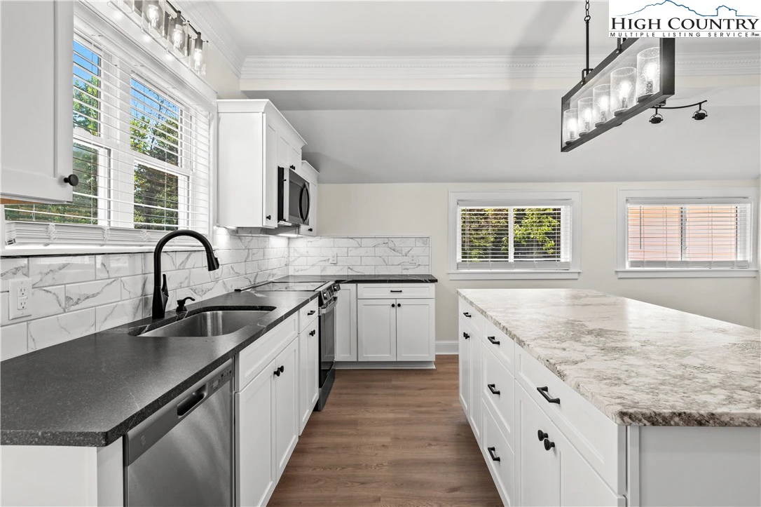 Image number 3 for the current listing