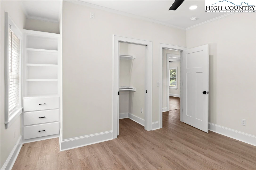 Image number 7 for the current listing
