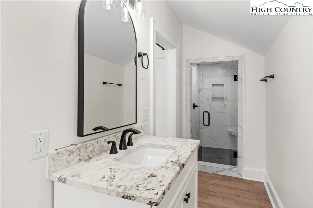 Image number 12 for the current listing
