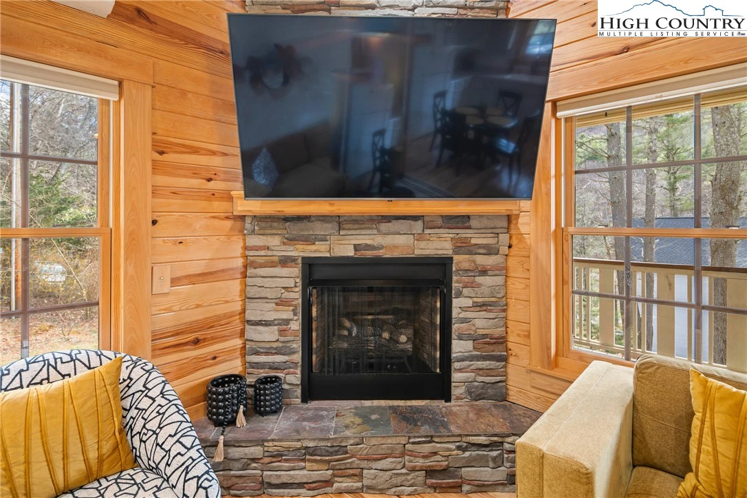 Image number 1 for the current listing