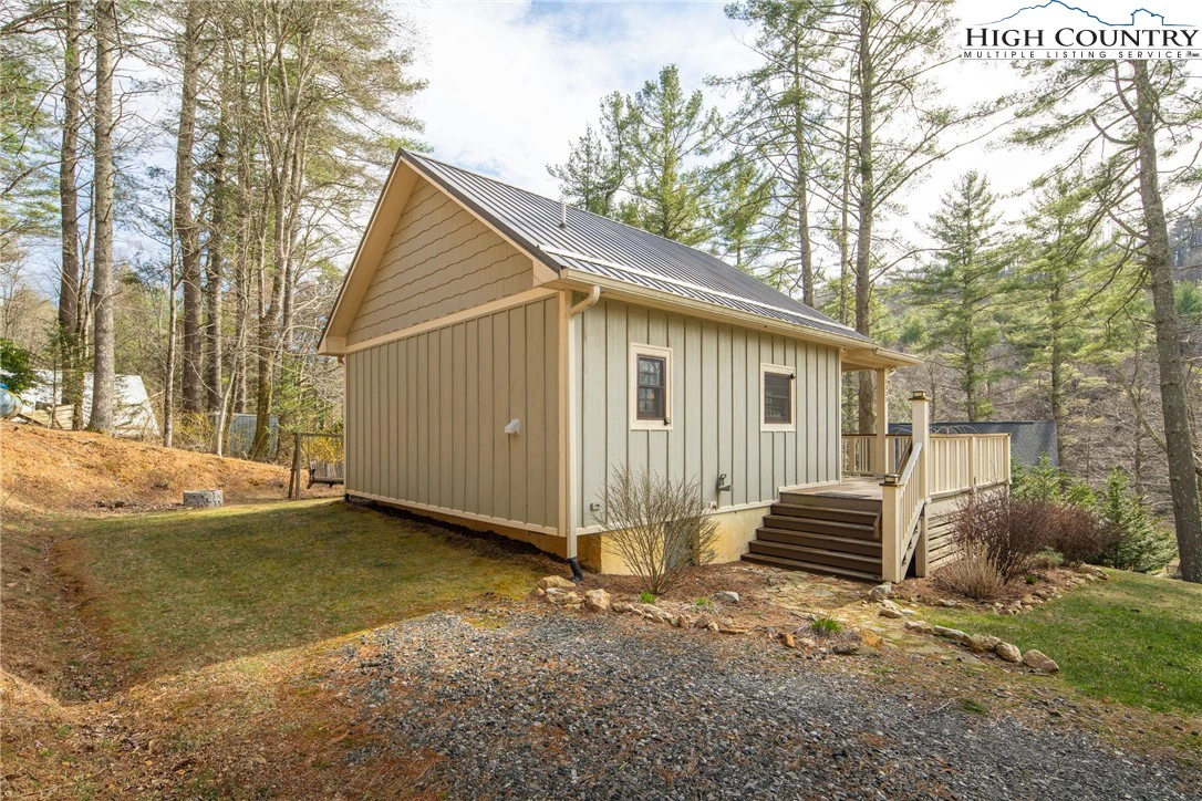 Image number 13 for the current listing