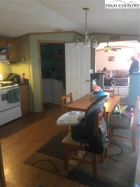 Image number 6 for the current listing
