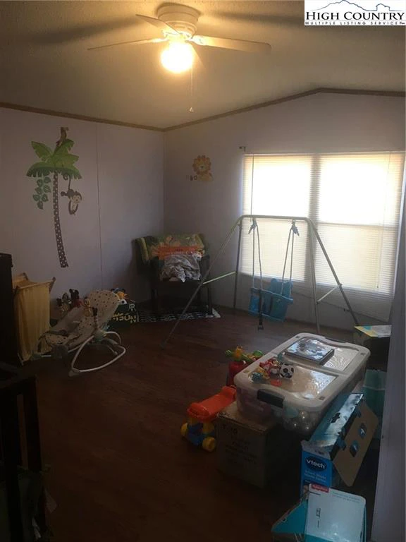 Image number 9 for the current listing