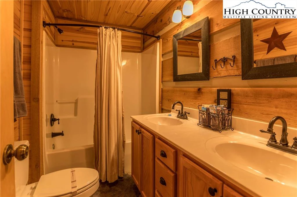 Image number 3 for the current listing