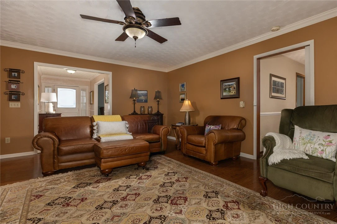 Image number 21 for the current listing