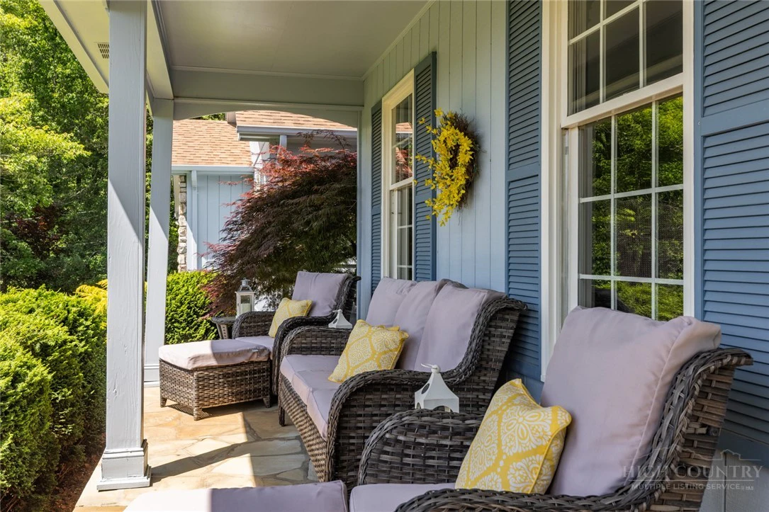 Image number 2 for the current listing