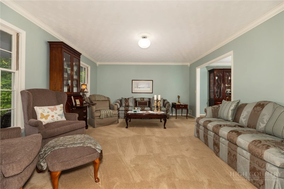 Image number 13 for the current listing