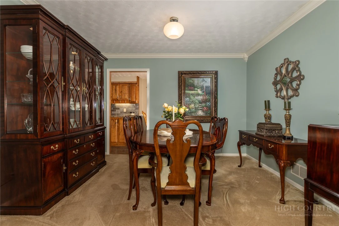 Image number 14 for the current listing