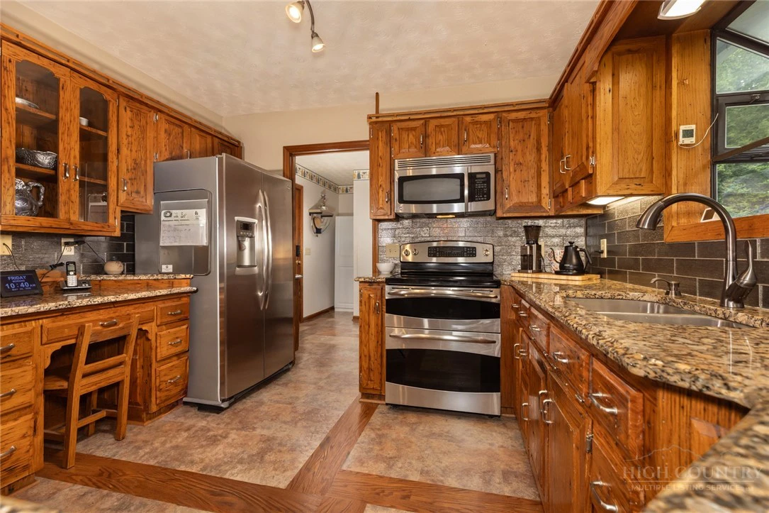 Image number 16 for the current listing
