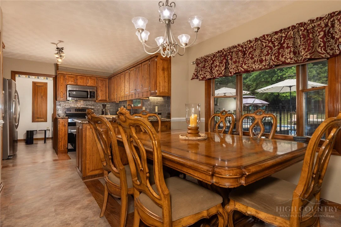 Image number 17 for the current listing