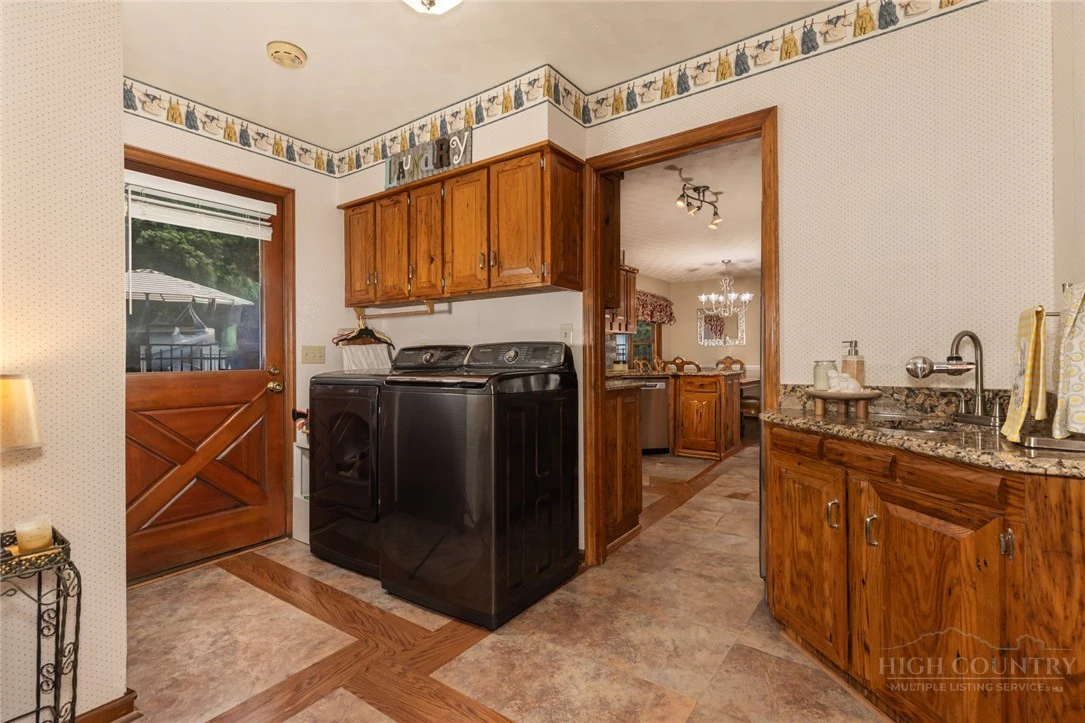 Image number 19 for the current listing