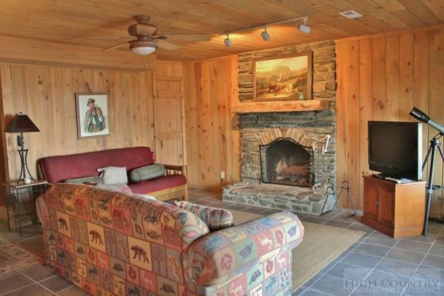 Image number 18 for the current listing