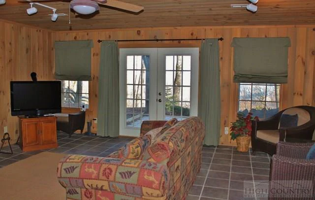 Image number 10 for the current listing