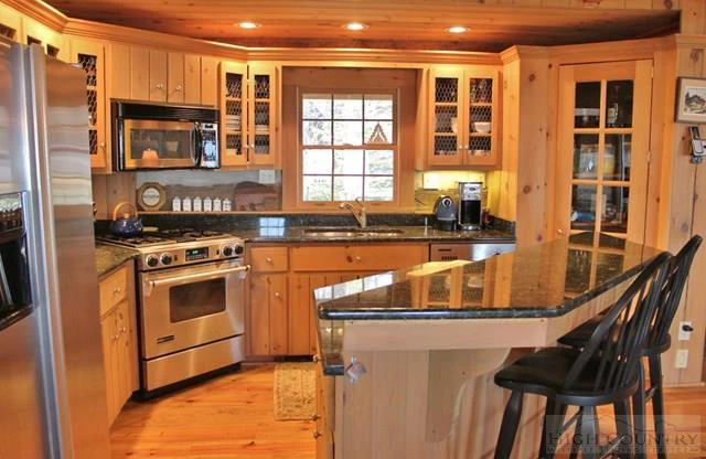 Image number 15 for the current listing
