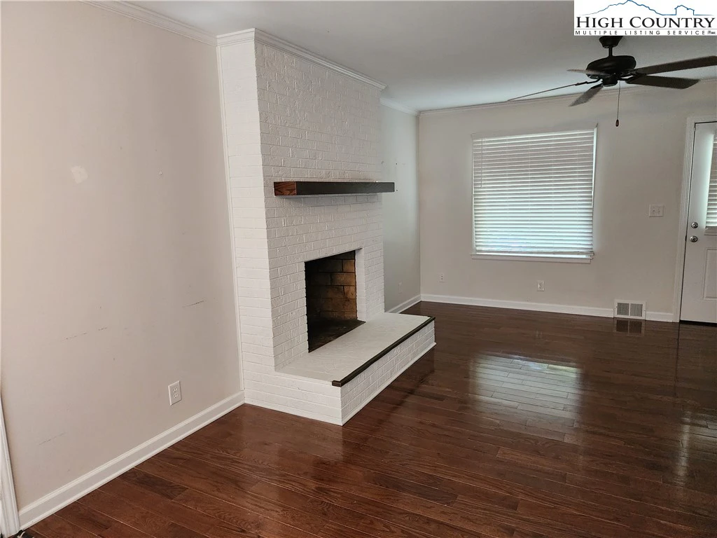 Image number 20 for the current listing