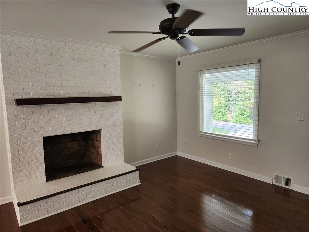 Image number 9 for the current listing