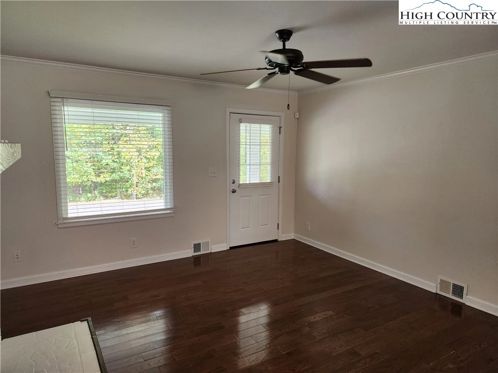 Image number 18 for the current listing