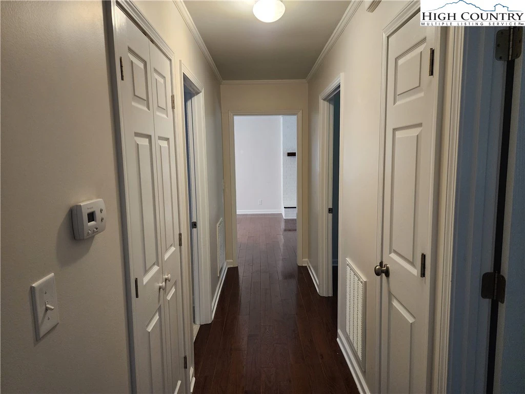 Image number 7 for the current listing