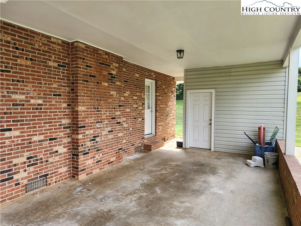 Image number 22 for the current listing
