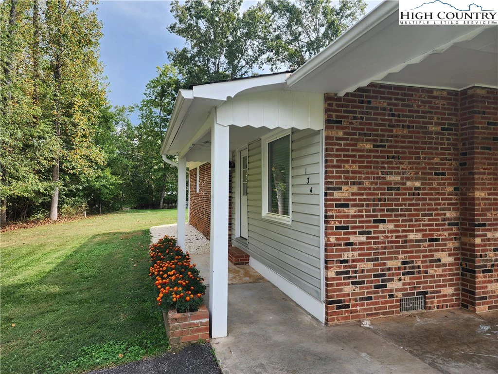 Image number 19 for the current listing