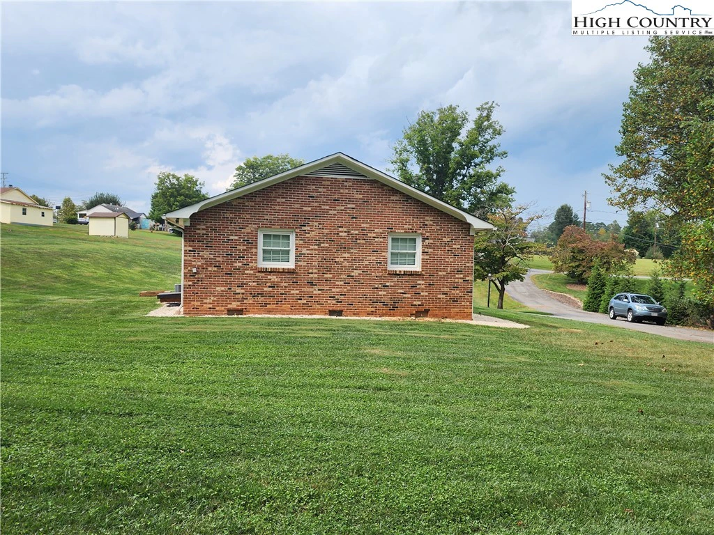 Image number 2 for the current listing