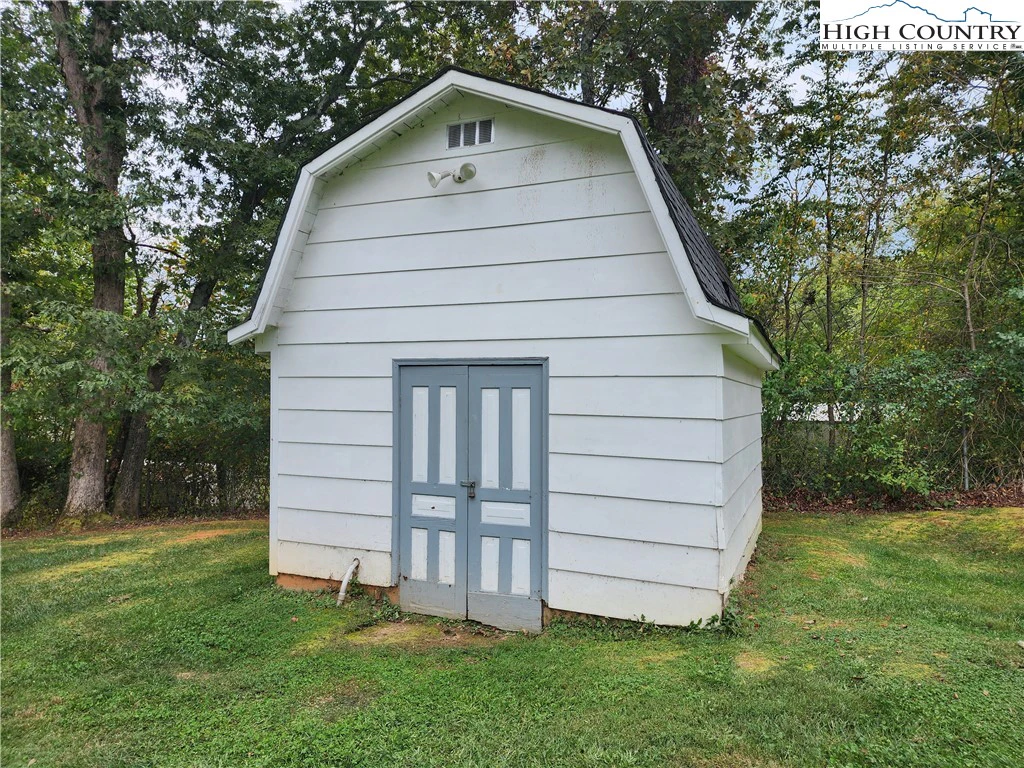 Image number 11 for the current listing