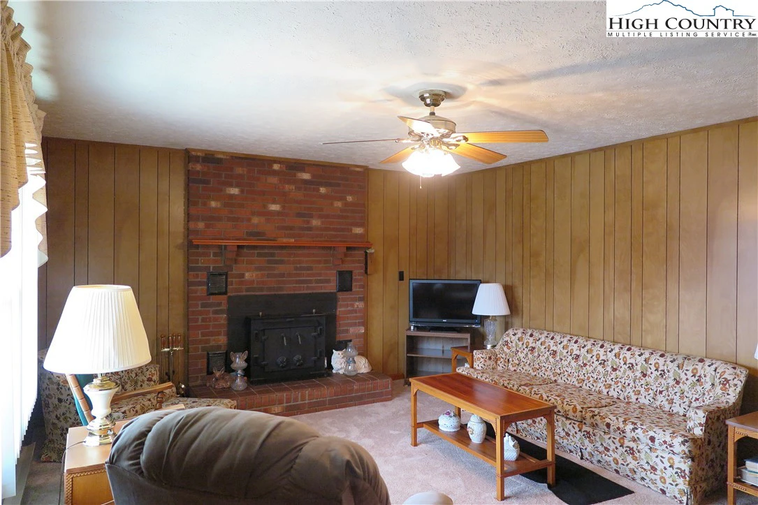 Image number 3 for the current listing