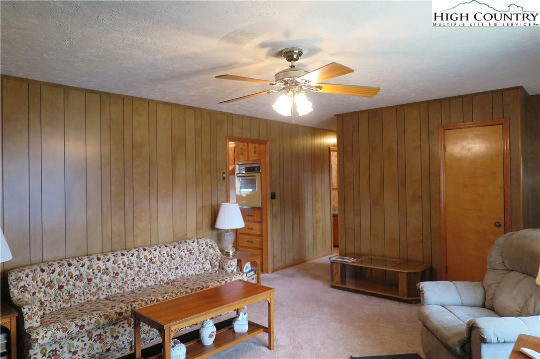 Image number 4 for the current listing