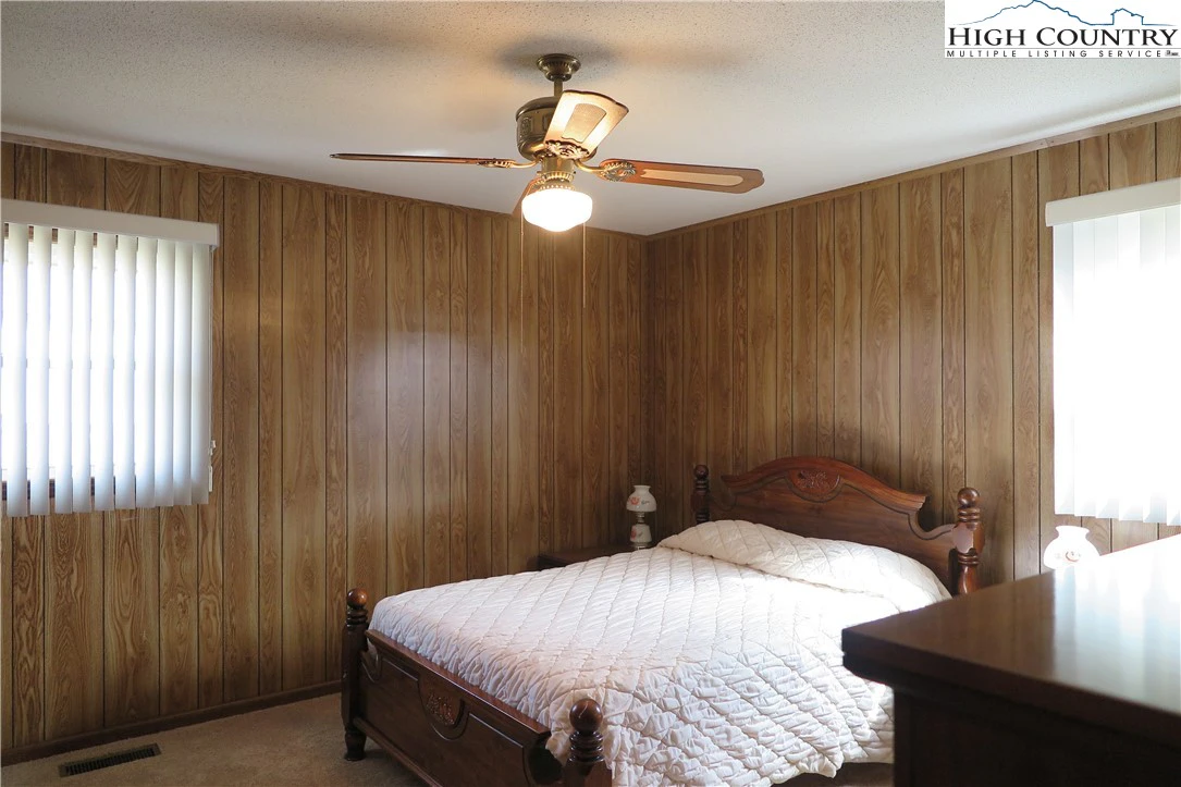 Image number 10 for the current listing
