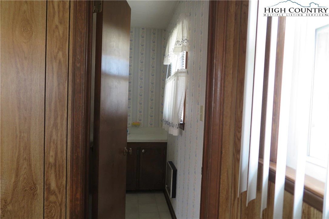 Image number 12 for the current listing