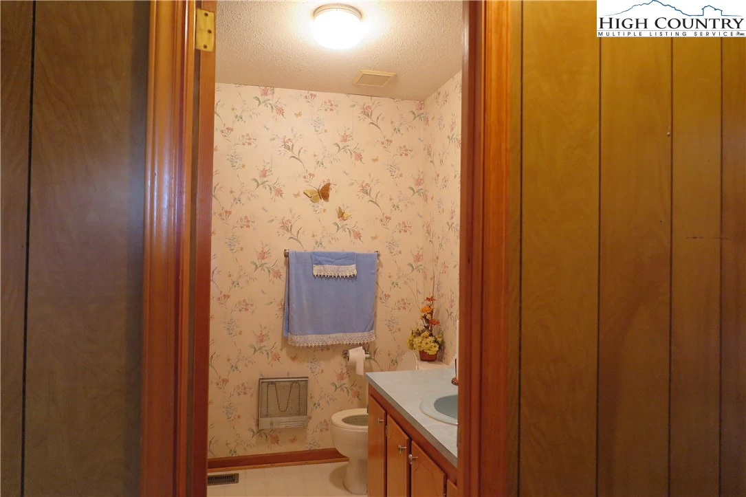Image number 9 for the current listing