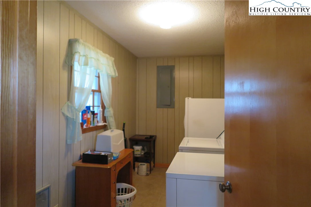 Image number 13 for the current listing