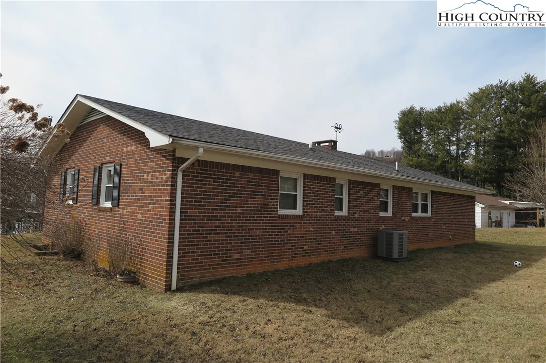 Image number 15 for the current listing