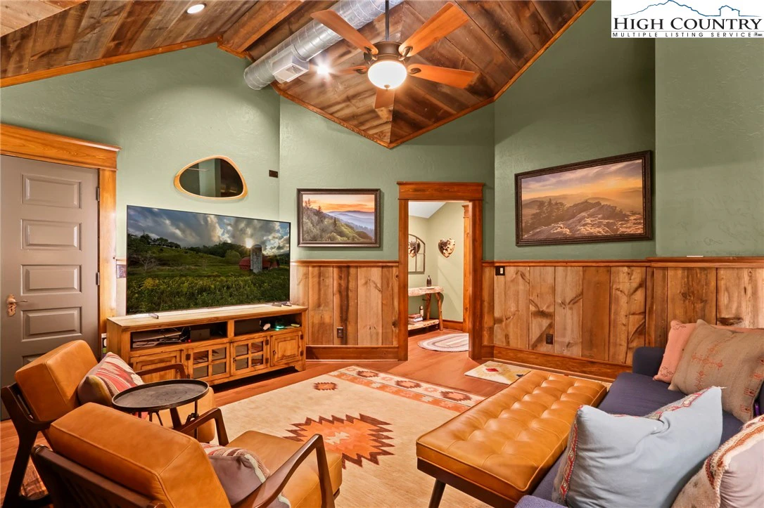 Image number 3 for the current listing