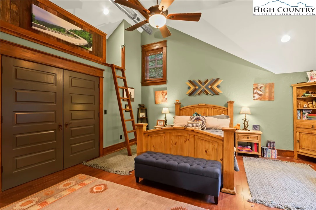 Image number 7 for the current listing