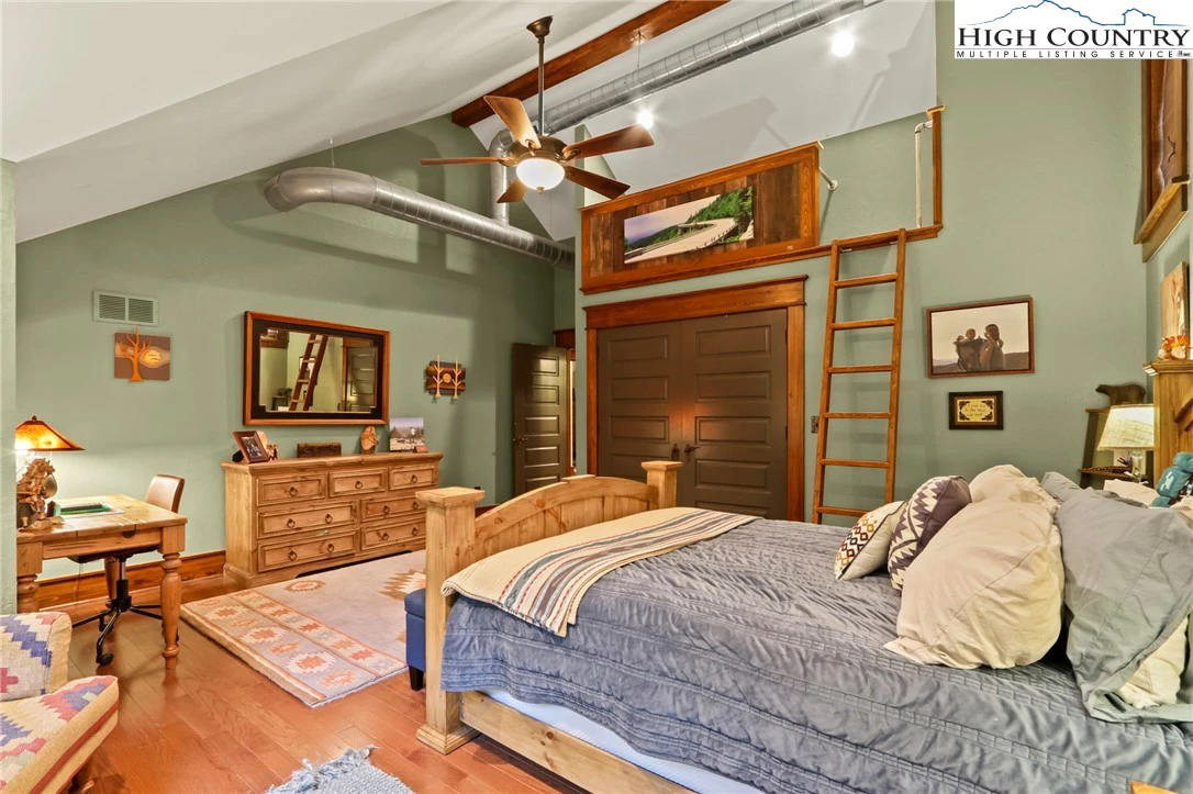Image number 8 for the current listing