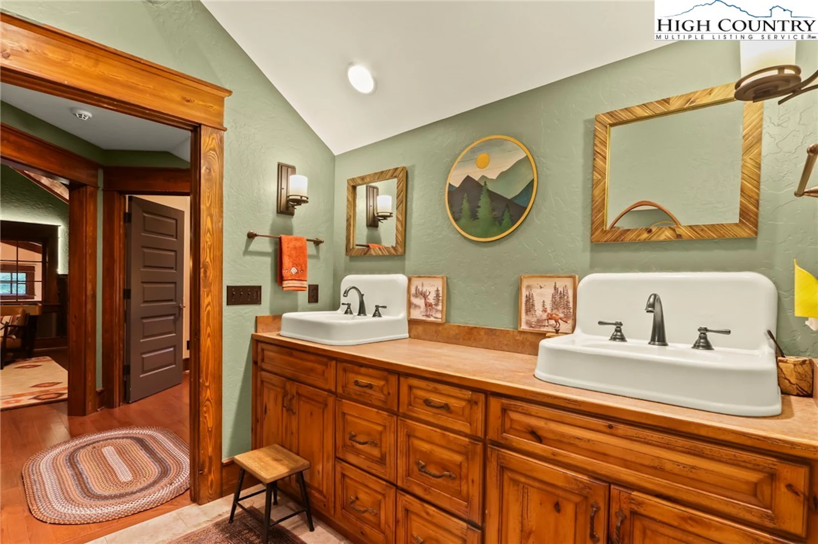 Image number 10 for the current listing